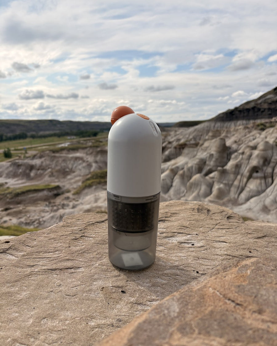 Elixo Press DD3001 juicer on a rock overlooking the Drumheller badlands